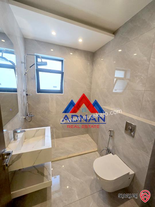 شقة أرضية مساحة 175م مع تراسات واسعة 200م و كراج ومدخل خاص للبيع في عمان - الرابية