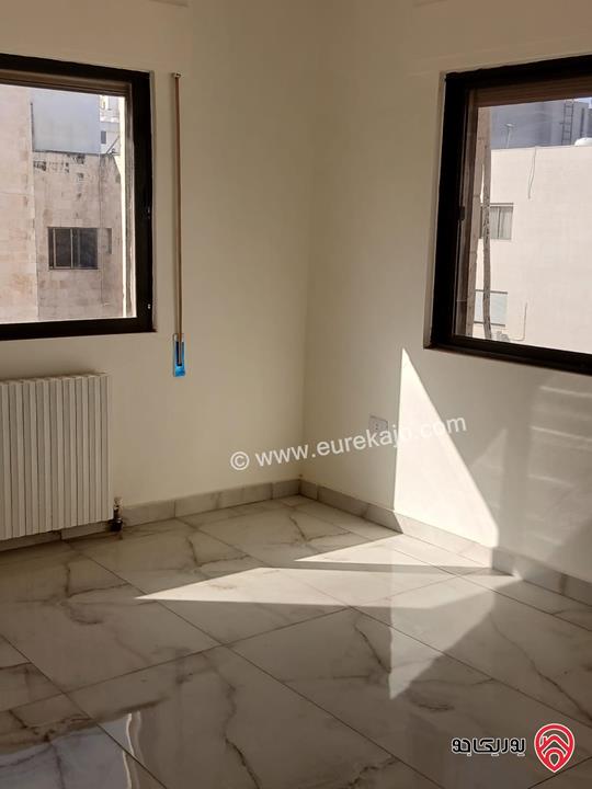 شقة طابق ثالث مساحة 244م للبيع في عمان - الرابية