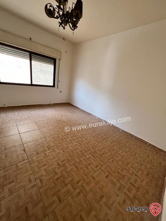 شقة فارغة طابق ثاني مساحة 140م للبيع في عمان - ضاحية الياسمين