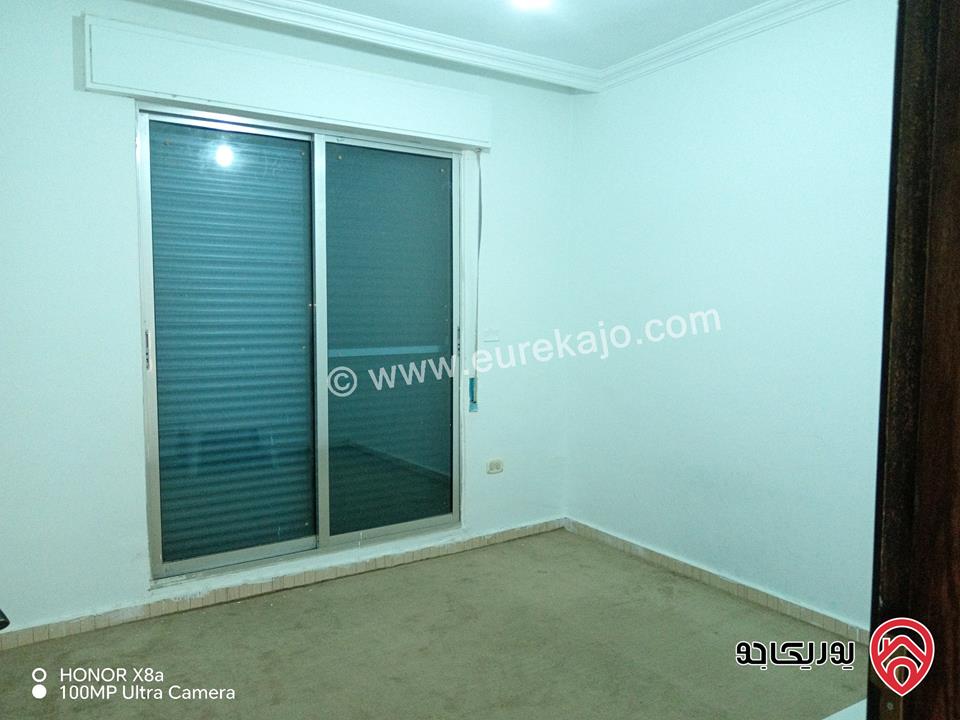 شقة مساحة 122م طابق أول بناء 2014 للبيع في عمان - الجاردنز وقريبة على شارع الجامعة 