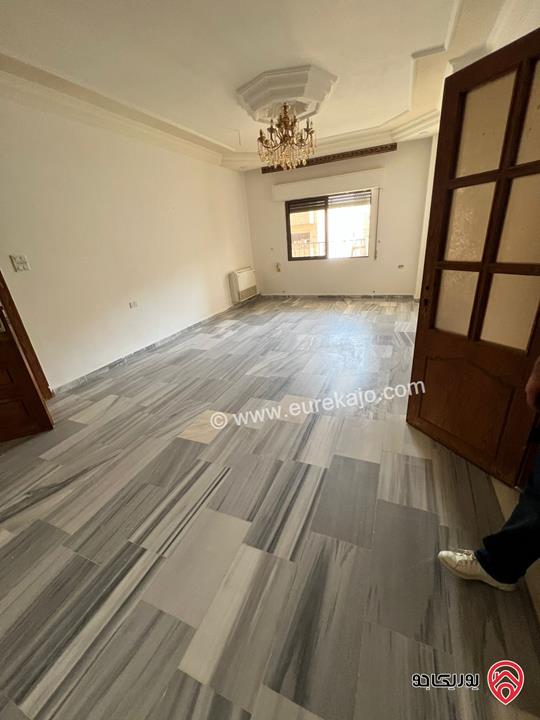 شقة فارغة طابق ثاني مساحة 140م للبيع في عمان - ضاحية الياسمين