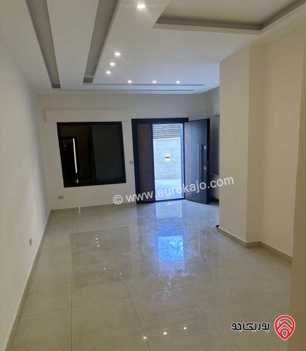 شقه شبه ارضية مساحة 200م داخلي و 40م خارجي للايجار في عمان - البنيات 