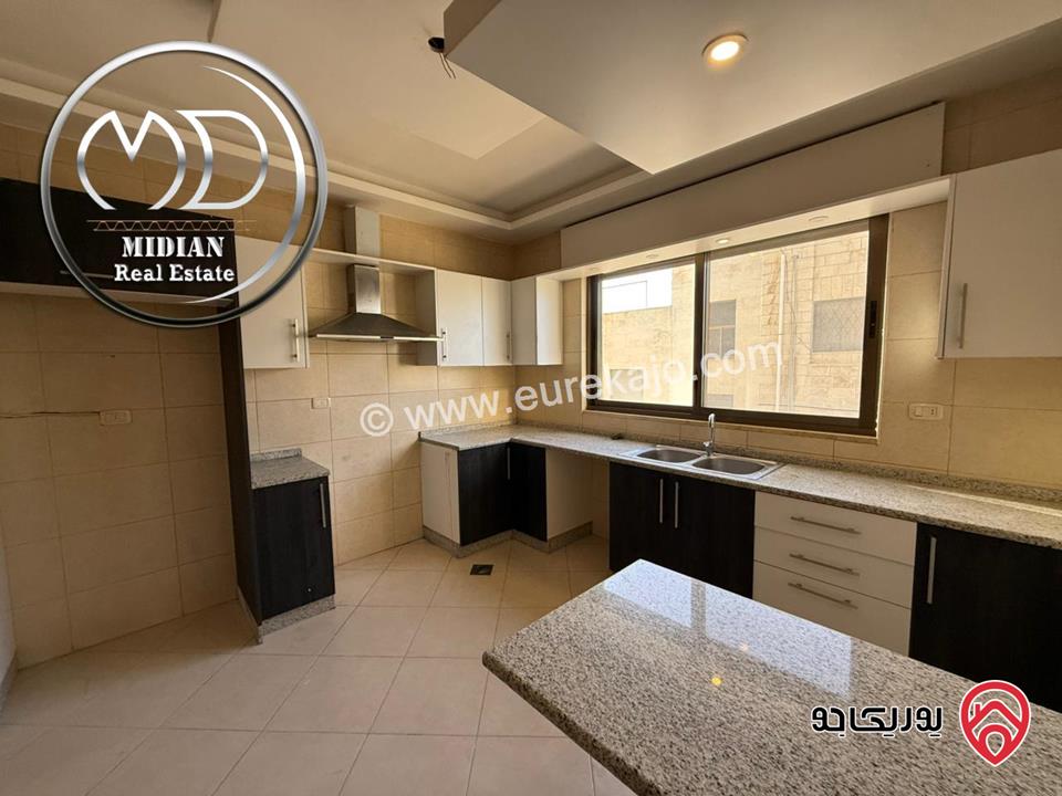 شقة ارضية فارغة للايجار في عمان - ضاحية النخيل مساحة 190م مع ترس 50م تشطيبات و ديكورات سوبر ديلوكس بسعر مميز جداً