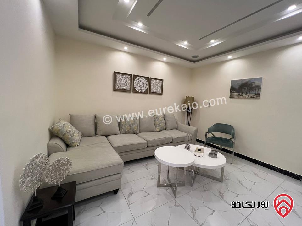 شقة فاخرة أرضية مساحة 180م داخلي و 100م خارجي للايجار مفروشة في عمان - عبدون