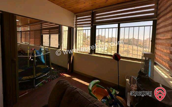 شقة فارغة طابق ثاني مساحة 244م للايجار في عمان - خلدا 