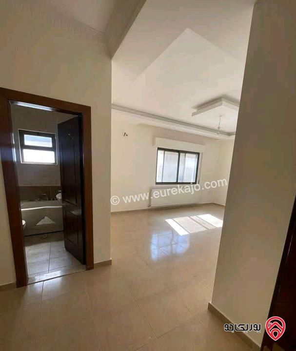 شقة فارغة مساحة 185م داخلي و 80م خارجي للايجار في عمان - أم السماق