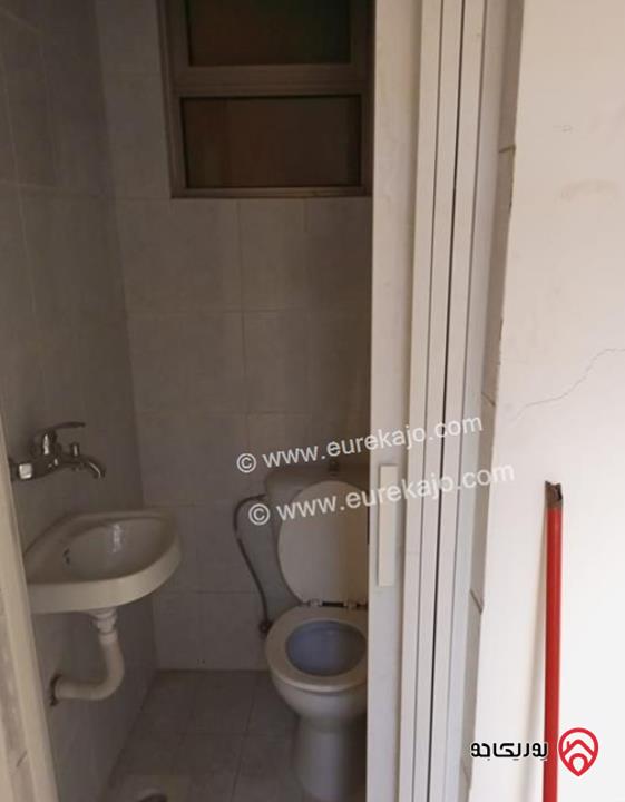 شقة طابق تسوية مساحة 221م بالاضافة الى ترس خارجي مساحة 80م للايجار في عمان - الرابية