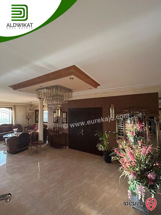 فيلا مستقلة مفروشة للبيع في عمان - ناعور مساحة الارض 1050م ومساحة البناء 1000م ومساحة الحديقة 400م ومساحة الترس 200م موقع اطلالة رائع ومميز