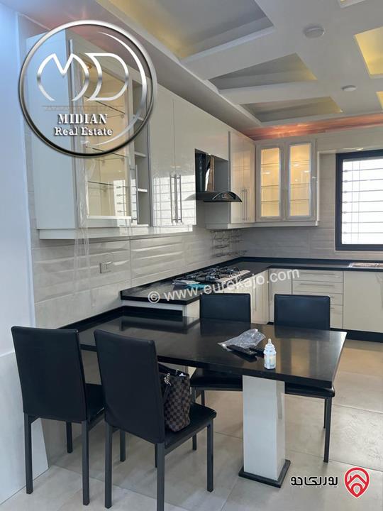 شقة ارضية فارغة للايجار في عمان - خلدا مساحة 165م مع ترس و حديقة 150م تشطيبات و ديكورات سوبر ديلوكس