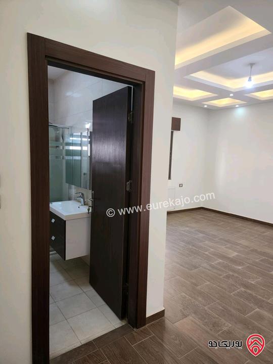 شقة جديدة طابق ثاني مساحة 193م للبيع في عمان - الجبيهة من المالك مباشرة