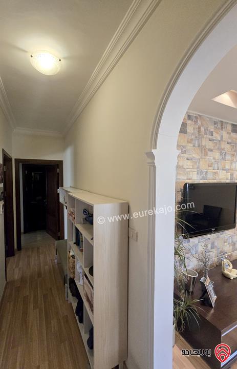 شقة فخمة طابق ثاني مساحة 222م مطلة للبيع في عمان - الرابية