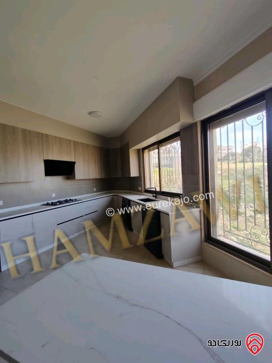 شقة طابق أرضي مساحة 220م داخلي و 100م خارجي للايجار في عمان - عبدون 