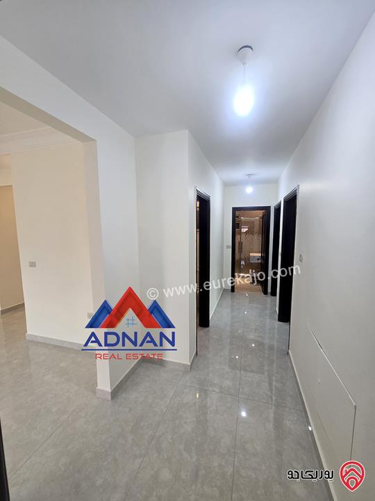 شقة فارغة مساحة 180م طابق ثاني للإيجار مجددة بالكامل في عمان - الرابية