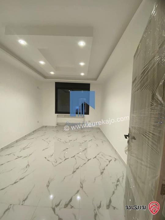 شقة فاخرة للبيع في عمان - خلدا قرب إشارة البنك العربي ومركز زها 220م مع ترسات 300م لم تسكن