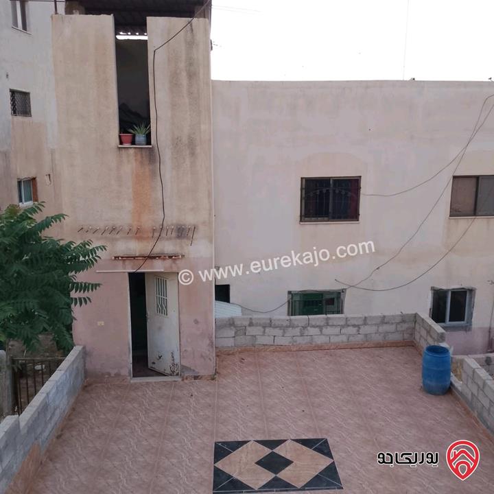 بيت مستقل مكون من 3 طوابق على أرض 252م للبيع في عمان - ماركا الجنوبية 