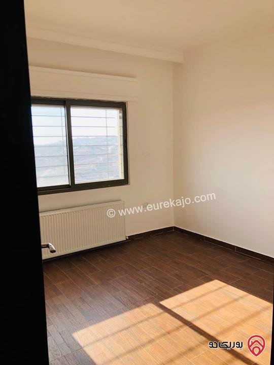 شقة طابق ثالث مساحة 205م مع روف 25م للبيع في عمان - الكرسي