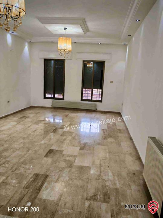 شقة ارضية مساحة 175م داخلي و 50م خارجي للايجار في عمان - ضاحية الرشيد 