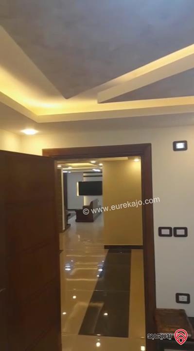 فيلا دوبلكس مساحة البناء 770م مساحة الارض 460م للبيع في عمان - البنيات