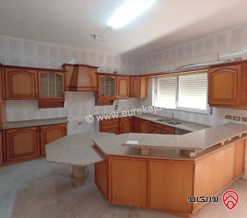 فيلا مستقلة مساحة 1400م على أرض 1031م مكونة من 4 طوابق للبيع في عمان - عبدون