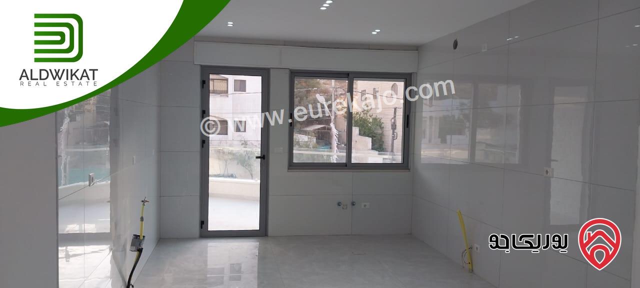 شقة طابق ثاني للبيع في عمان - البنيات / طريق المطار مساحة 180م والترس 30م بالقرب من جامعة البتراء جديدة لم تسكن