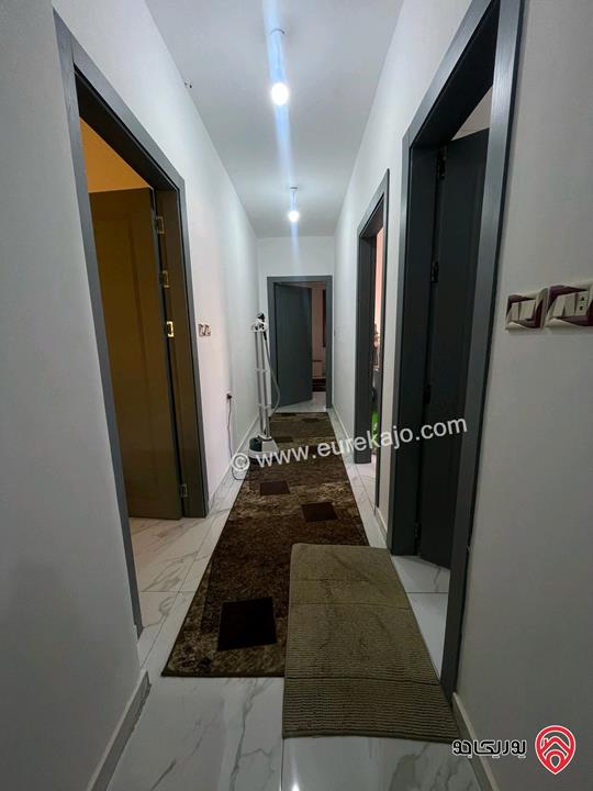 فلل مساحة 238م على أرض 500م للبيع في عمان - الطنيب طريق المطار