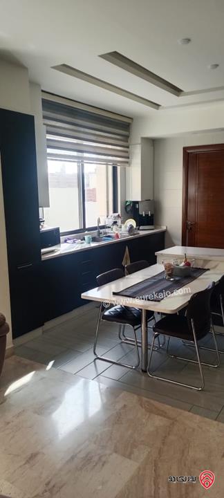 شقة طابق شبه ارضي مساحة 215م داخلي و حديقة 200م للبيع في عمان - ناعور وادي الكيرا