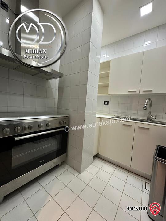 شقة مفروشة للايجار في عمان - ام السماق مساحة 300م طابق أول تشطيبات و ديكورات فندقية فرش فاخر اطلالة جميلة بسعر مميز