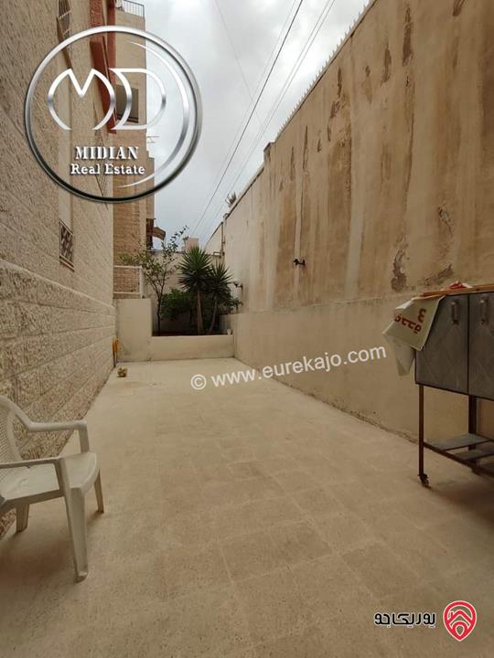 شقة شبه ارضي للبيع ام السماق مساحة 300م 4 نوم مع ترس و حديقة 100م بسعر مميز