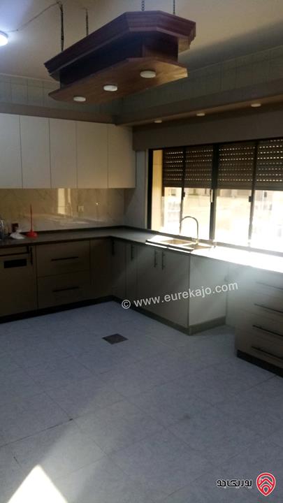 شقة كبيرة طابق ثاني مساحة 350م للايجار في عمان - تلاع العلي 