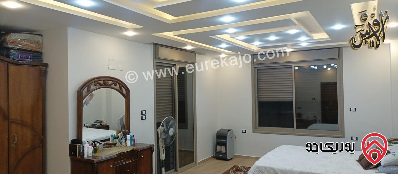 فيــلا فـاخرة طـابقـين مساحة 400م على أرض 723م للبيــع في الزرقاء الصحفـييـن 