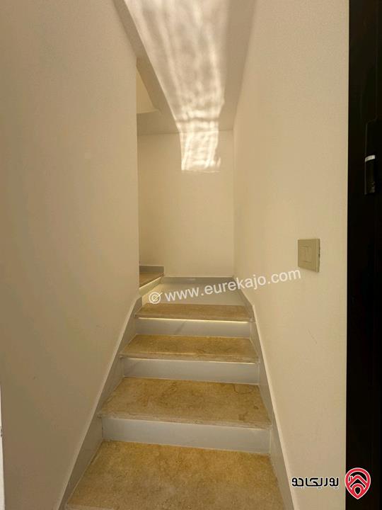 شقة طابق ثالث دوبلكس مساحة 190م للبيع في عمان - مرج الحمام طريق المطار بالقرب من كازية المناصير الظهير ومدارس العقيق من المالك مباشرة