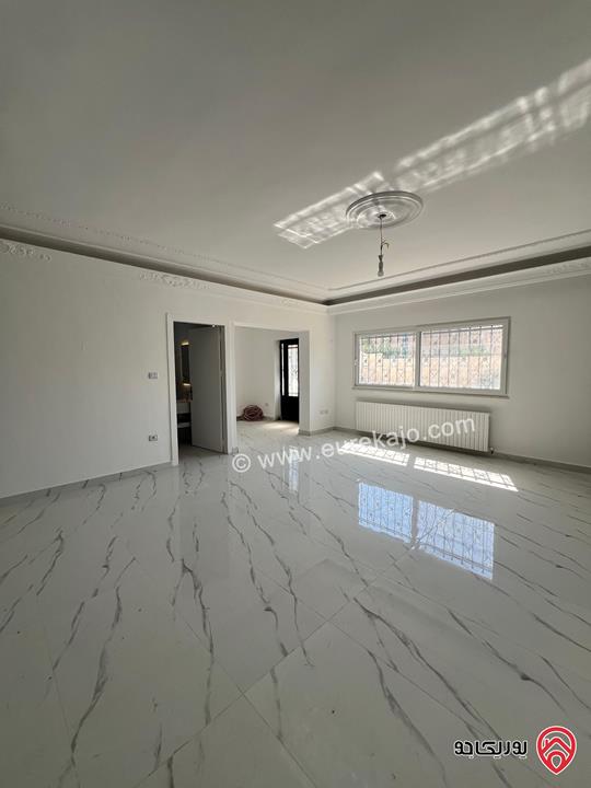 فيلا مساحة الارض 672م مساحة البناء 600م للبيع في عمان - دير غبار حي السهل 