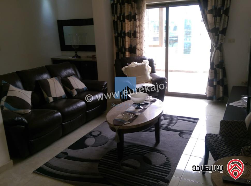 شقة مفروشة فاخرة طابق ثالث 145م مع روف 85م للبيع في عمان - عبدون 