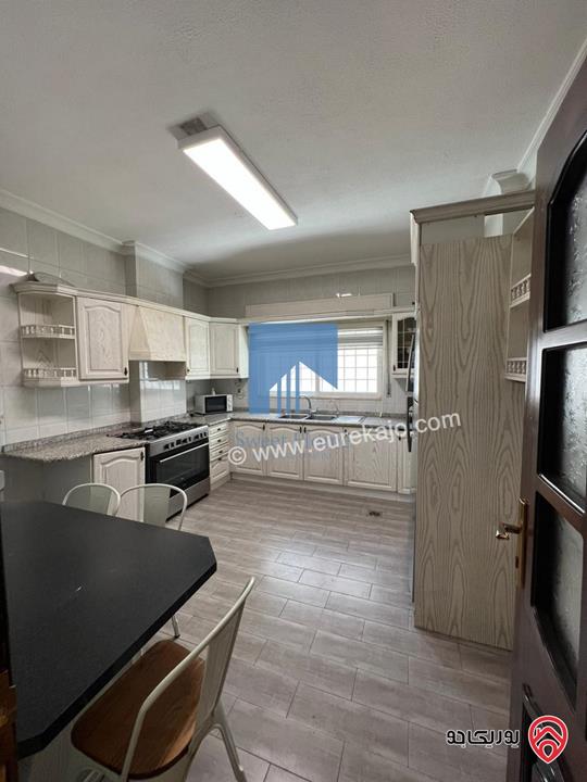 شقة أرضية مفروشة 200م مع حديقة وترسات 150م للبيع في جبل عمان 