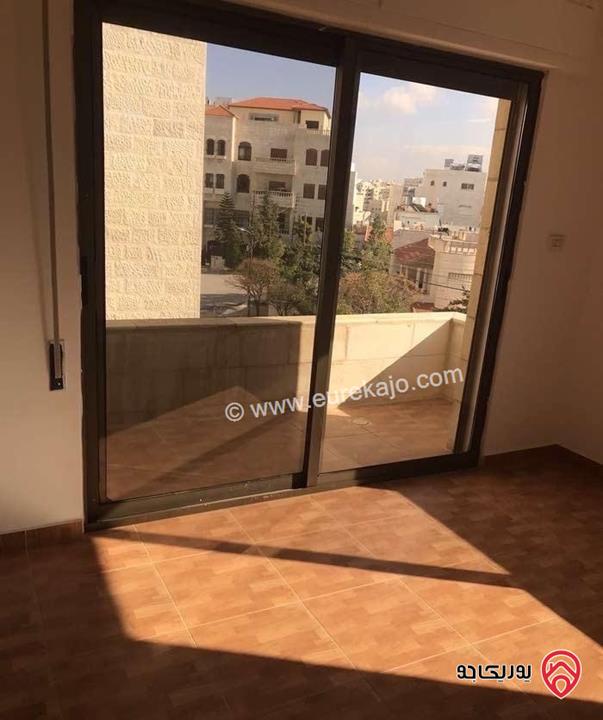 شقة طابقية فارغة مساحة 240م للايجار في عمان - الجبيهة