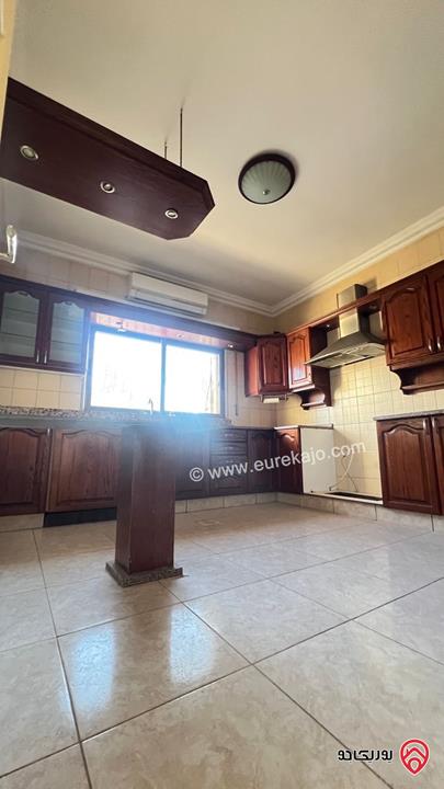 شقة طابقية طابق ثالث مساحة 190م للايجار في عمان - ام اذينة