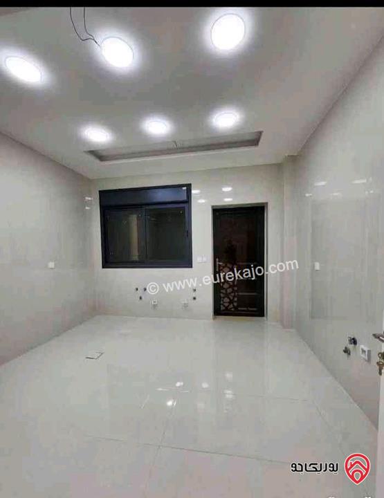 شقة طابق ثالث هندسي مساحة 140م اطلالة بحرية مع كراج تشطيب هايبر ديلوكس للبيع في العقبة - السكنية الخامسة