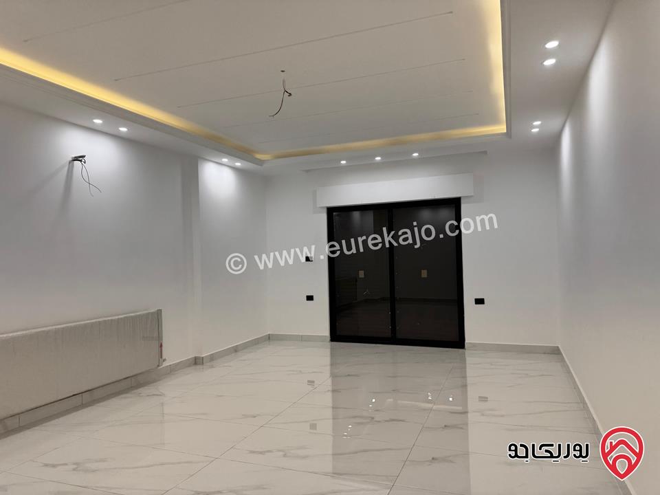 شقة فاخرة جديدة سوبر ديلكس طابق اخير 180م + روف مبني 53م + ترس 55م للبيع في عمان - البنيات قرب جامعة البتراء