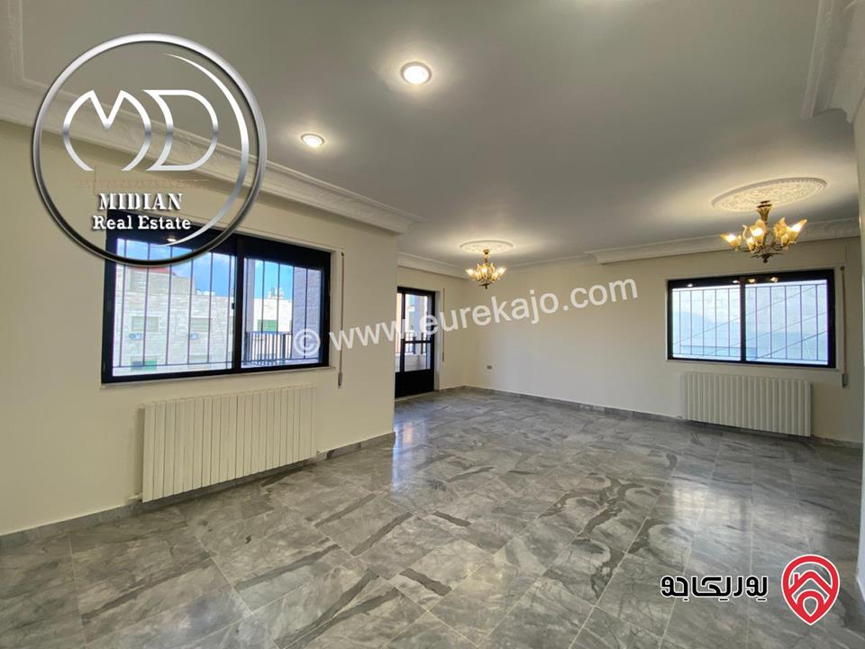 شقة للبيع في عمان - ام السماق مساحة 165م طابق ثالث تشطيبات سوبر ديلوكس اطلالة جميلة بسعر مميز جداً