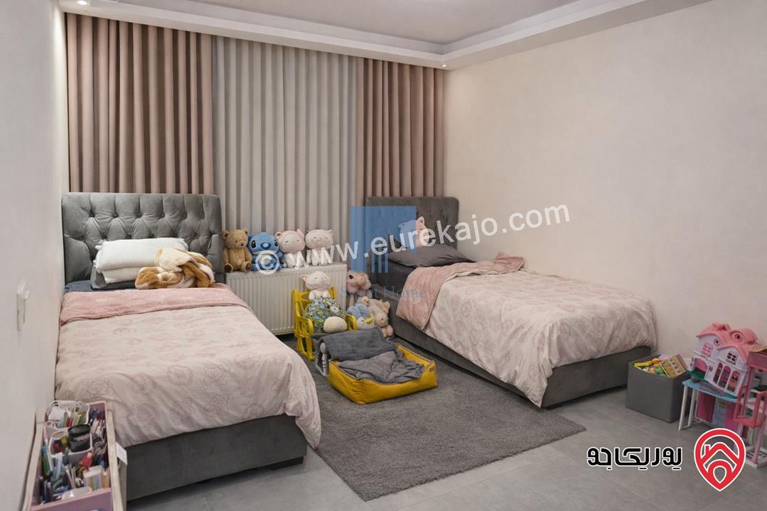 شقة فاخرة طابق ثالث مع روف دوبلكس مساحة 229م للبيع في عمان - الجندويل