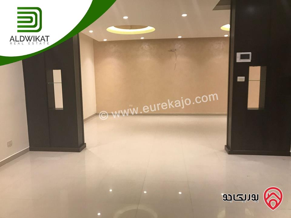 فيلا مساحة البناء 280م ومساحة الارض 400م ومساحة الحديقة 200م للبيع في عمان - الصويفية
