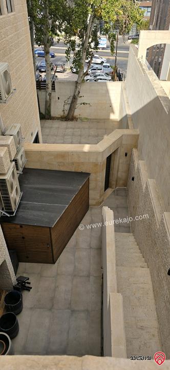 شقة تربلكس مساحة 469م داخلي و 150م خارجي للبيع في عمان - عبدون