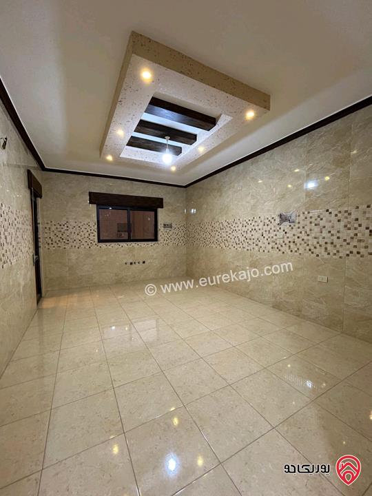 شقة طابقية كاملة مساحة 253م للبيع في عمان - الجبيهة 