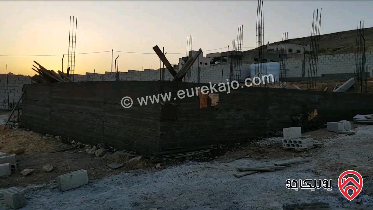 مزرعة مساحة 3500م وبناء عظم 205م للبيع في المفرق - الزنية منطقة المزرعة (حي القريوت )