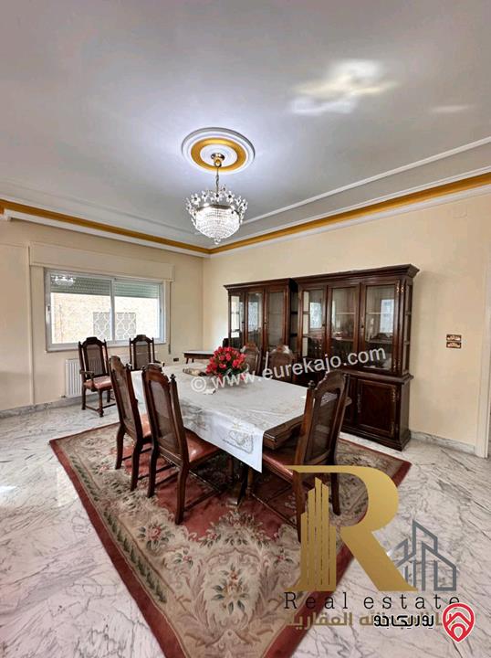 شقة طابقية مساحة 310م طابق أول للبيع في عمان - ام اذينة