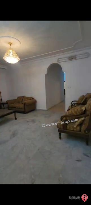 شقّة أرضية مميزة مساحة 211م داخلي و 150م خارجي للبيع في عمان - الجاردنز – موقع هادئ وقريبة من الخدمات