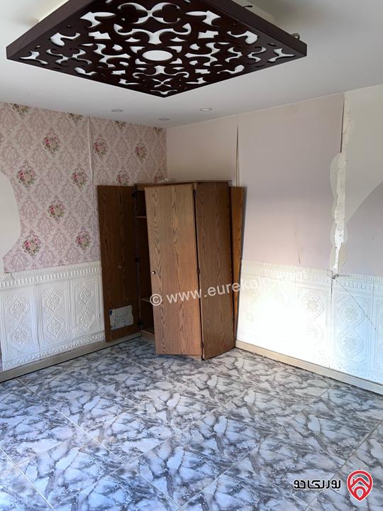 شقة شبه أرضية مساحة 100م داخلي و 100م خارجي للبيع في عمان - الجبيهة 