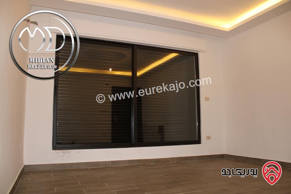 شقة ارضية جديدة للبيع في عمان - ضاحية النخيل مساحة 250م مع ترس و حديقة 150م تشطيبات و ديكورات سوبر ديلوكس