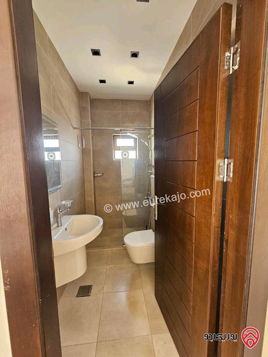 فيلا مساحة 700م على أرض 3 دونم و 512م للبيع في السلط