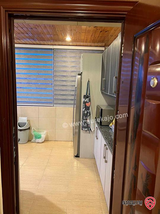 شقة طابق رابع مع روف مساحة 220م للبيع في عمان - ام السماق من المالك